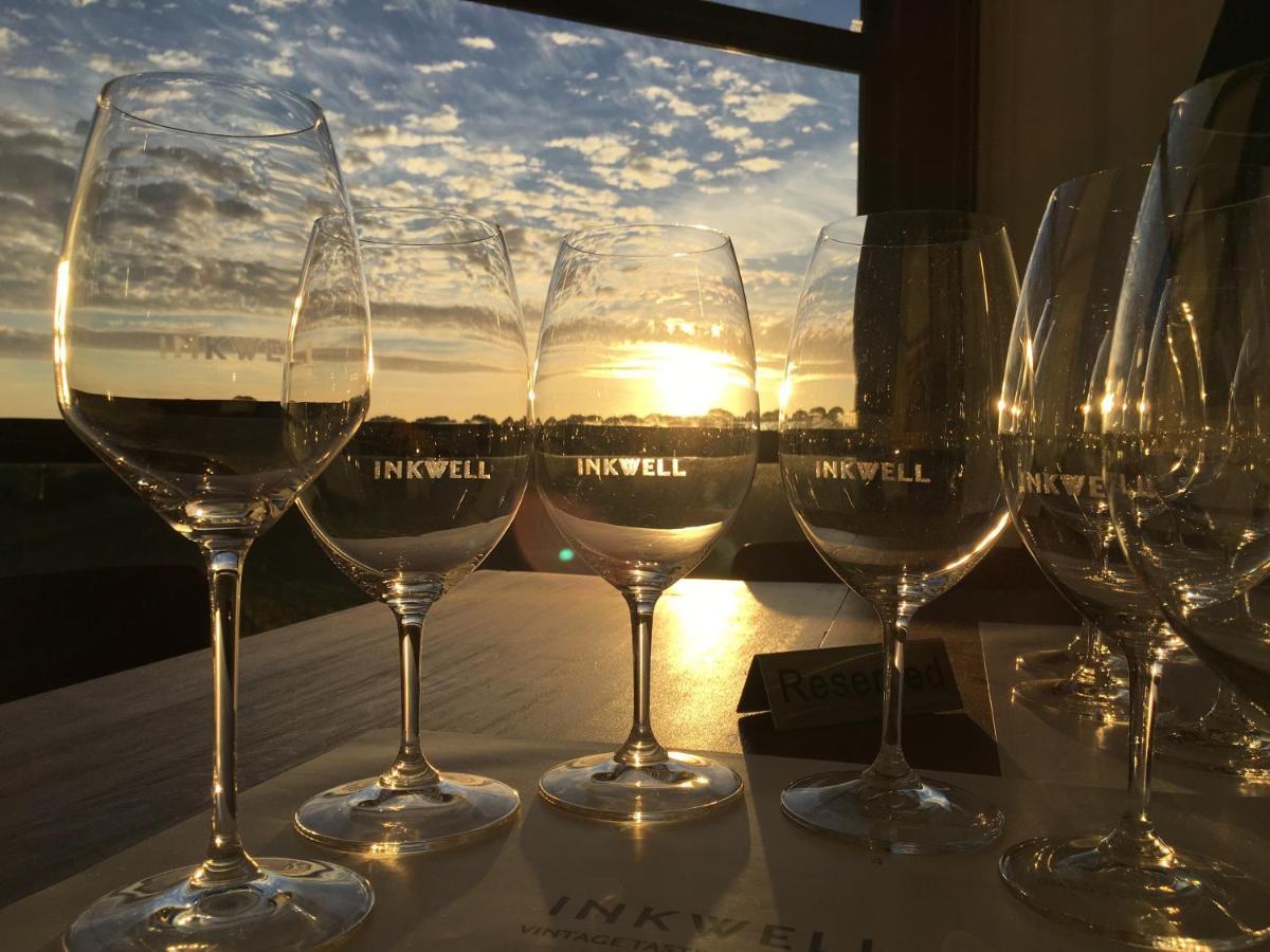Hotel California Road At Inkwell Wines Макларен-Вейл Экстерьер фото